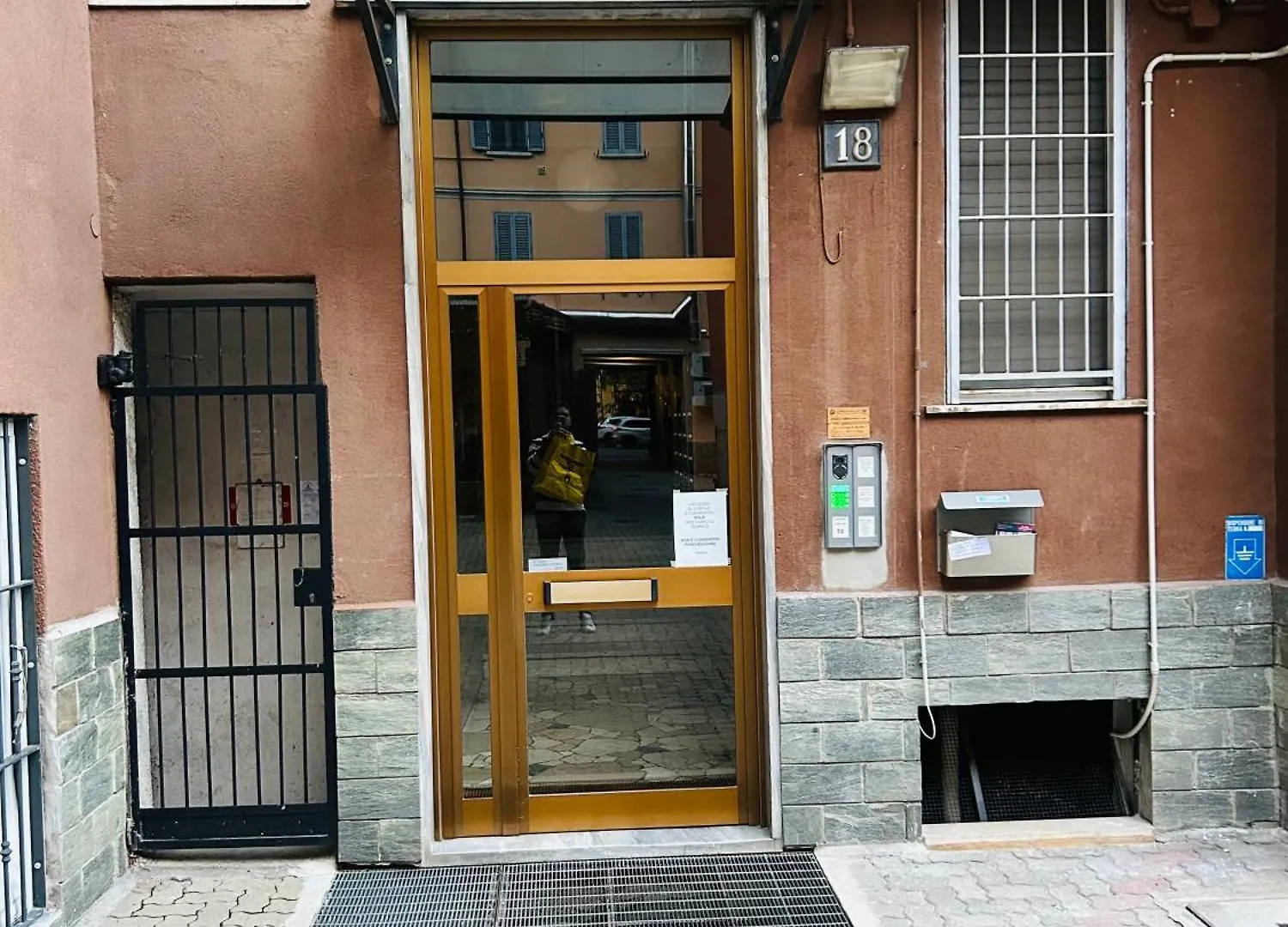 Apartment Chiara Guest House 18 - M4 Metro Blu Milan