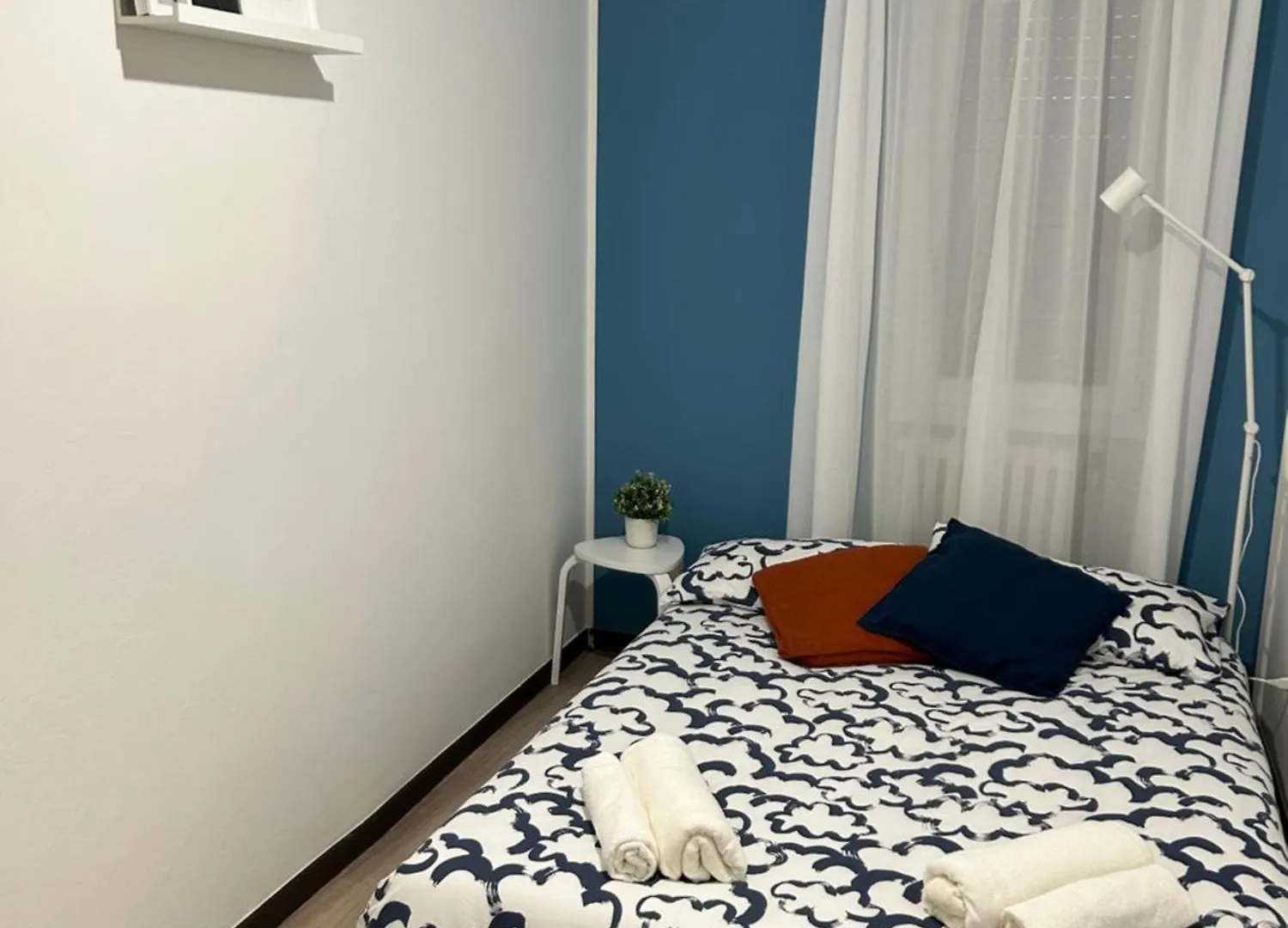 Apartment Chiara Guest House 18 - M4 Metro Blu Milan