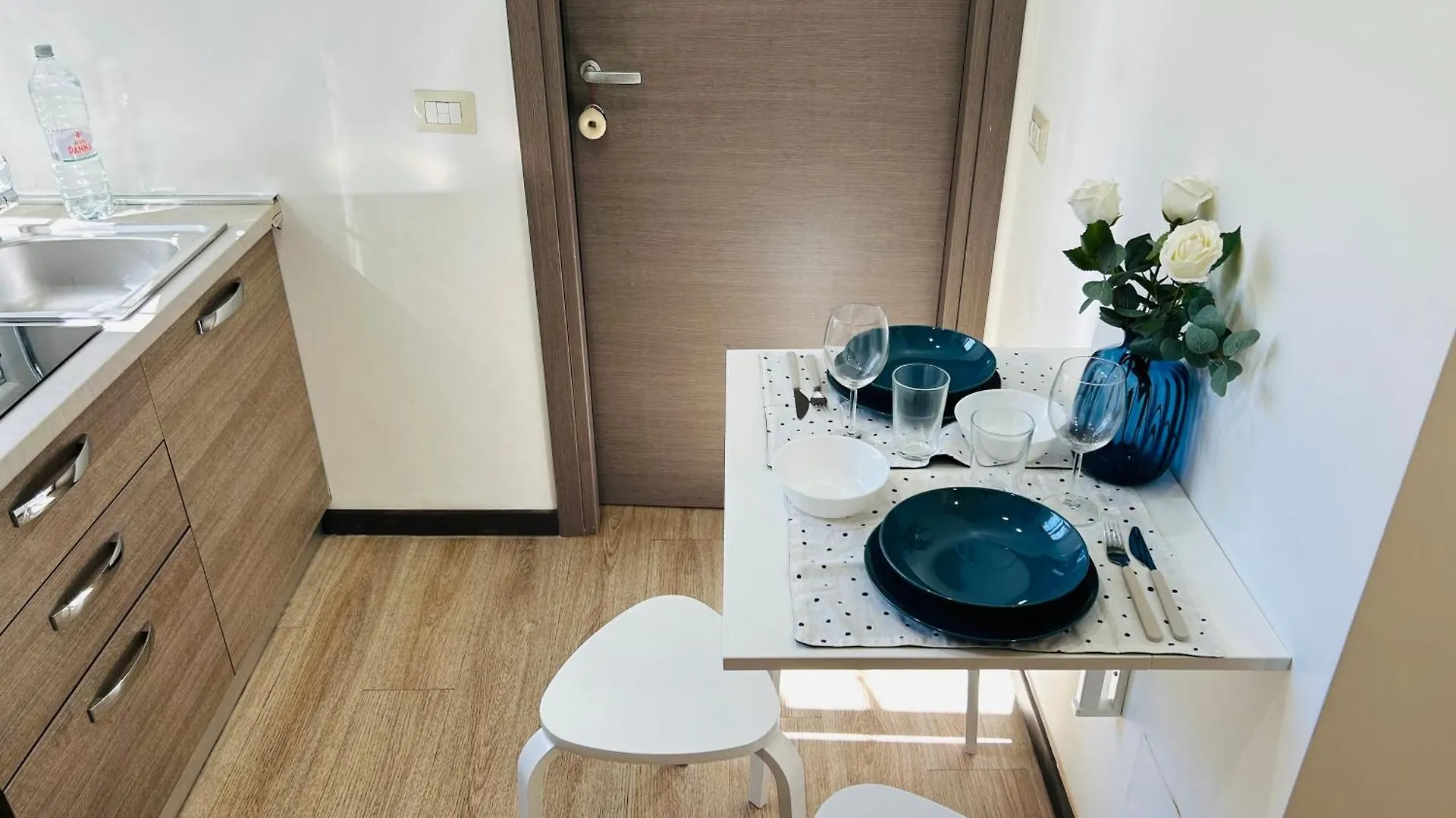 Chiara Guest House 18 - M4 Metro Blu ミラノ